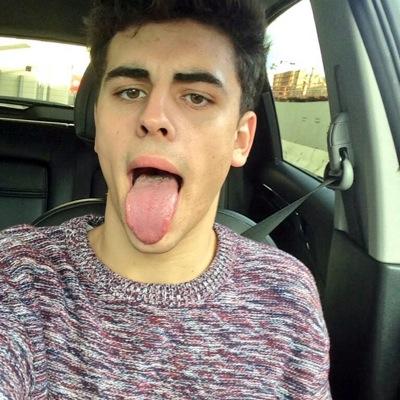 go follow @cautionjack cuz she gave u a free follow