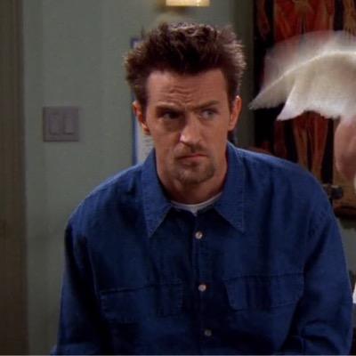 pausingnetflix's profile picture. instagram: @pausingnetflix