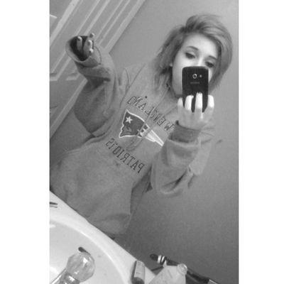 maziemanley5's profile picture. my sweatshirt smells like you and im just really sad