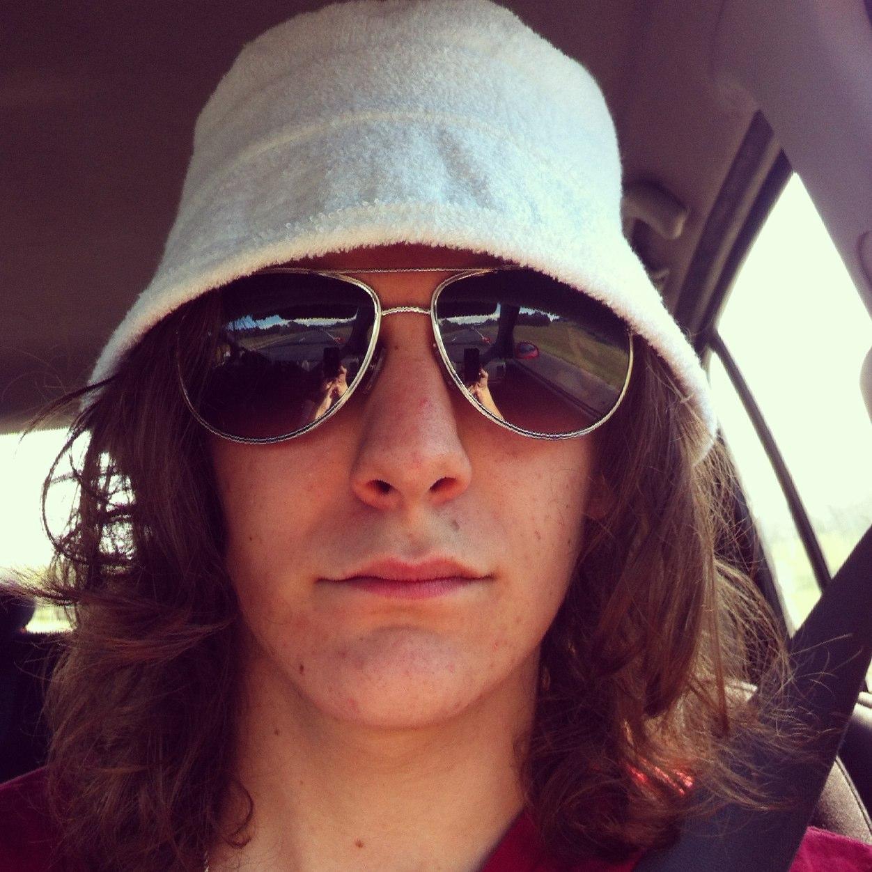 Writer • Comedian • Artist • Puppeteer - just like the Beatles • Don't post much on here - Facebook and Instagram - Christoph Bartlett