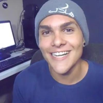 Apaixonada por um cara maluco que grita no meio dos video.