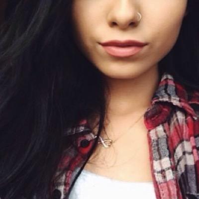 darkhairbeauty1's profile picture. let's get weird