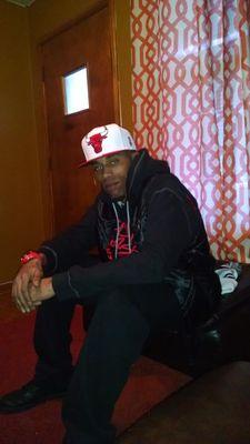hard working artist I write music and producing music as well as promote my brand every day Mac money always coming ENT