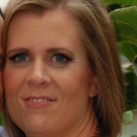 Wife, mom, lab rat, loves to cook, 2010 Olympic Volunteer. Makeup junkie. Canada baby!