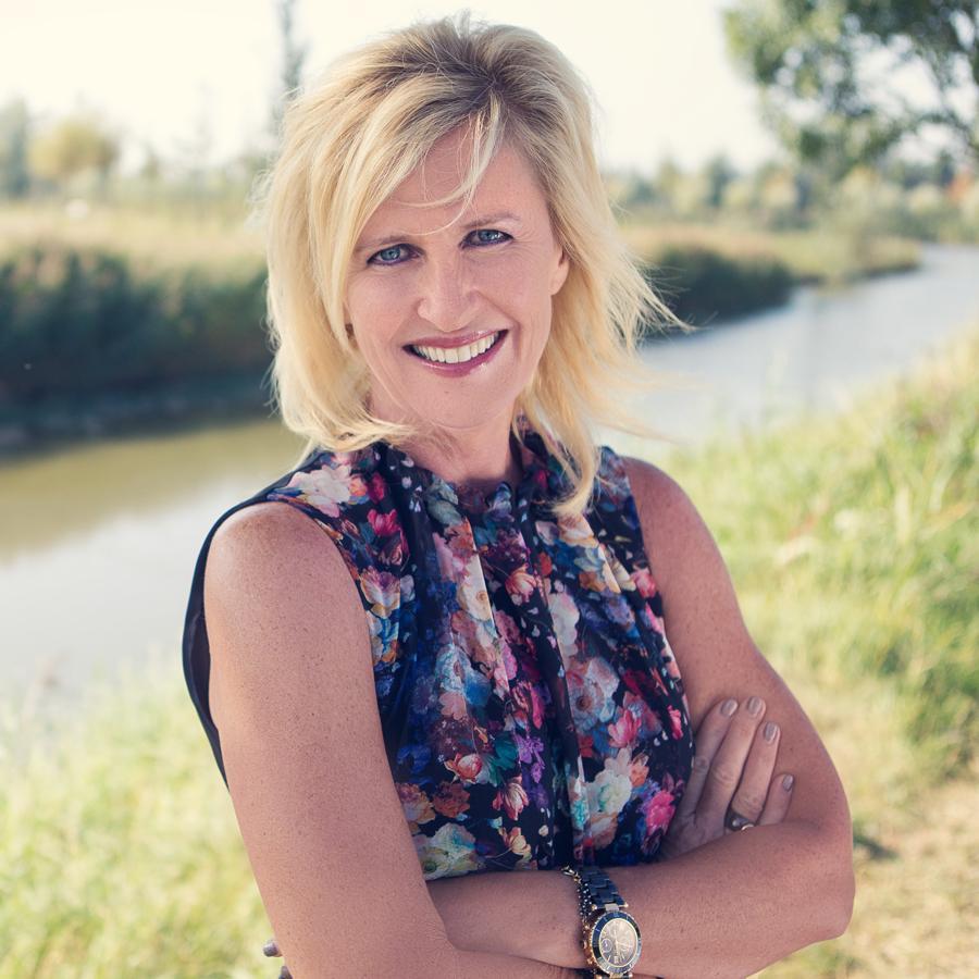 Tekstschrijver, presentator/gespreksleider, communicatieadviseur, verhalenverteller, verbinder.