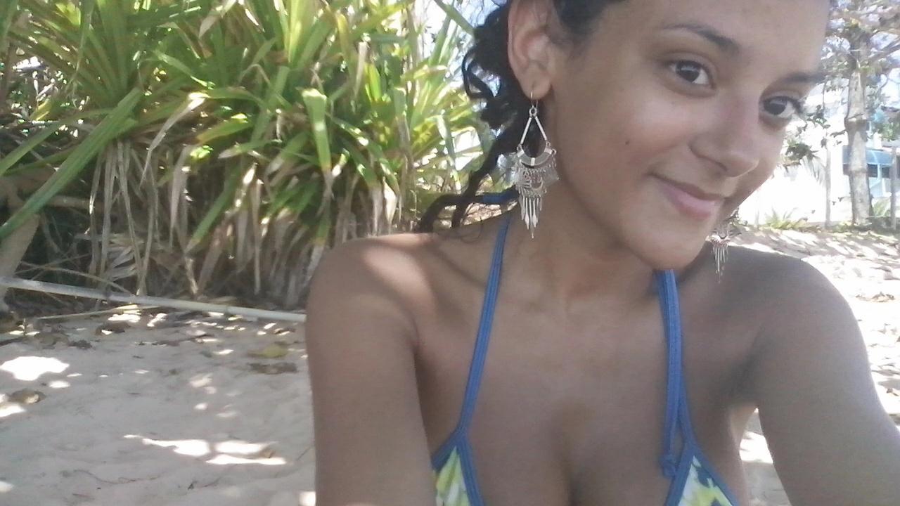 anninhaveloso's profile picture. Pra virar cinza a minha brasa demora.