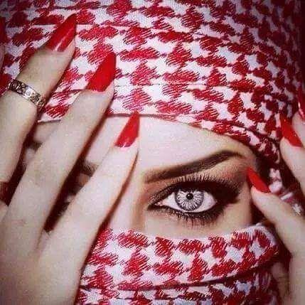 ‏صرت آدوّر عن ضجيج آلبشر فرصة لجوء
وآستريح بعآلم آلشعر وآطلب سلوتي

مآ عشقت آلصمت وآلشعر وآجوآء آلهدوء 
لين خآبت بـ آكثر آحبآب قلبي هقوتـي