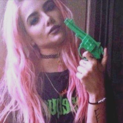 ✧｡*☽dancing in the shandows to a game that cant be won✧｡*☽