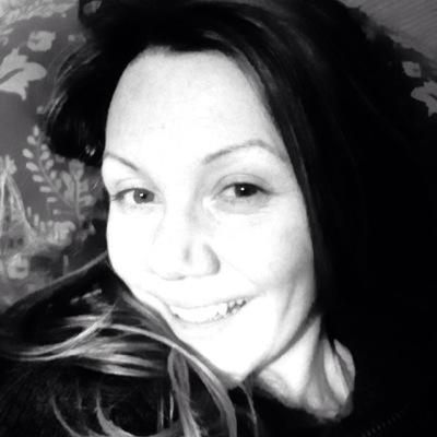 lenesfu's profile picture. Jordmor med kunstners sjel. Leter etter det vakre og ærlige. Snubler i realitetene. Høst-twitrer.