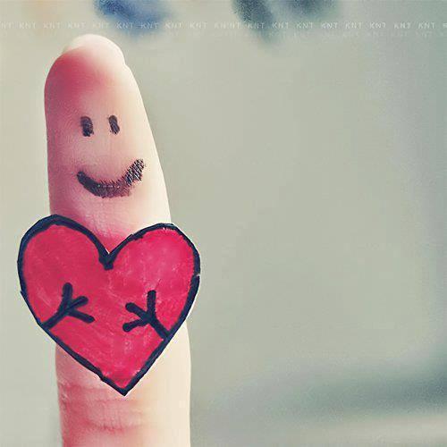 بابا و ماما طيبيين علشان كده انا بنت ناس طيبيين😊 مش بحب النكد و بحب اتبسط بكل حاجة على قد مقدر :)