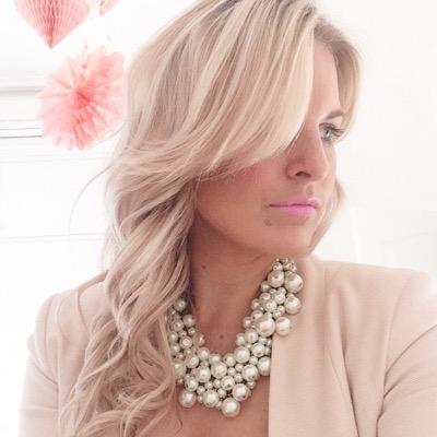 Interior & Graphic Designer. Stylist. Stationer. Wine drinker. @geradewet on Instagram. @DeWetshofWines is home.