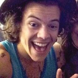 quer ganhar seguidores e conseguir follow de famosos? siga @helpwithidolos e ative as notificações!!!