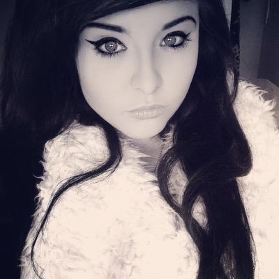 Aimee_Lipp's profile picture. 1994. Just because you're alive, doesnt mean you're living ️
IG; AIMS_DEE