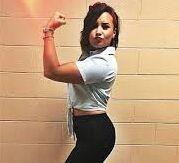 dedicado a todas as pessoas q prescisam ficar forte .Pra enfrentar o mundo,inspirado na Diva DEMI LOVATO ^-^