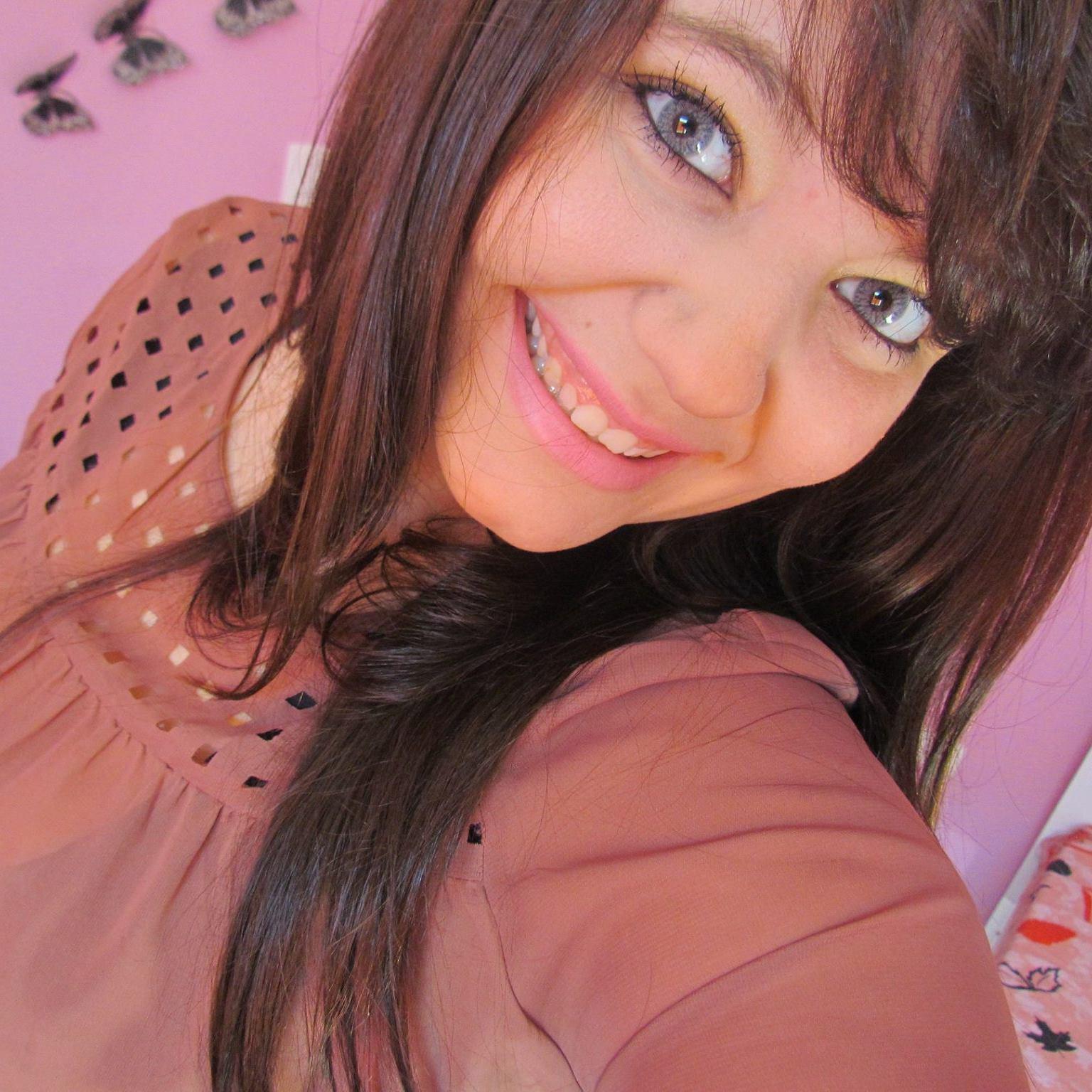 Menina-mulher, 23 anos, futura Engenheira, Complicada,  Adventista do Sétimo Dia, Filha de Deus, sonhadora, e feliz :)