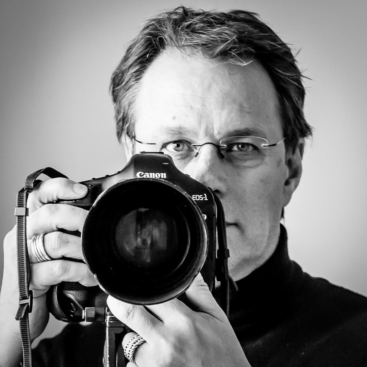 Photographer, Passion, Canon, Fashion, Beauty, People, Reporter, Street, Architecture, Interiours, Life...