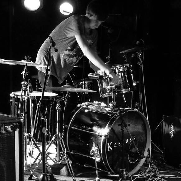 I'm a freelance audio engineer and musician, working in music production, post production sound and sound design