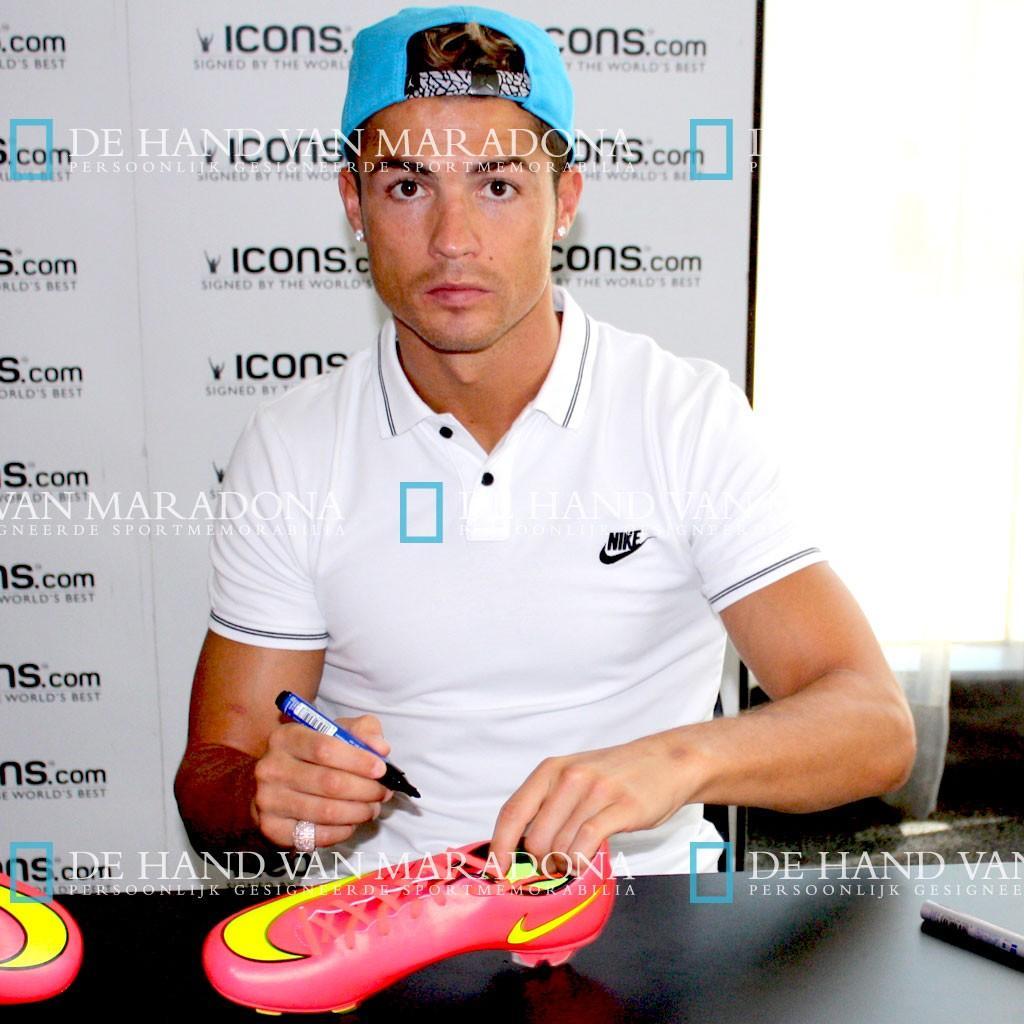 intereses: fotbol y musica