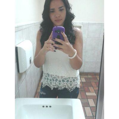 Y muero con una sonrisa, no muestres al mundo que tan solitario te haz convertido.