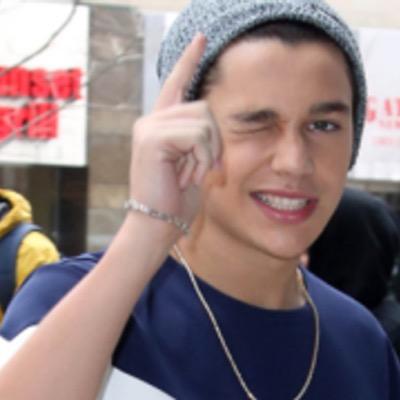 te dei um follow gratis siga a @twckss ela sdv se vc pedir