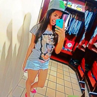 O sorriso dela mano, ninguém tira , é o mundo acabando e ela sorrindo.