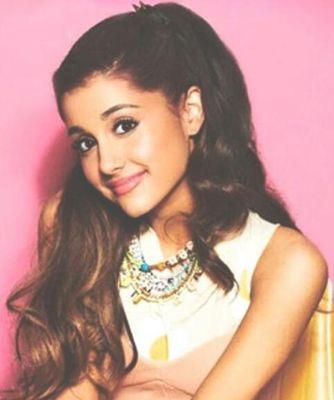 Talvez hitler só queria saber porque a Ariana Grande ainda não veio para o Brasil
