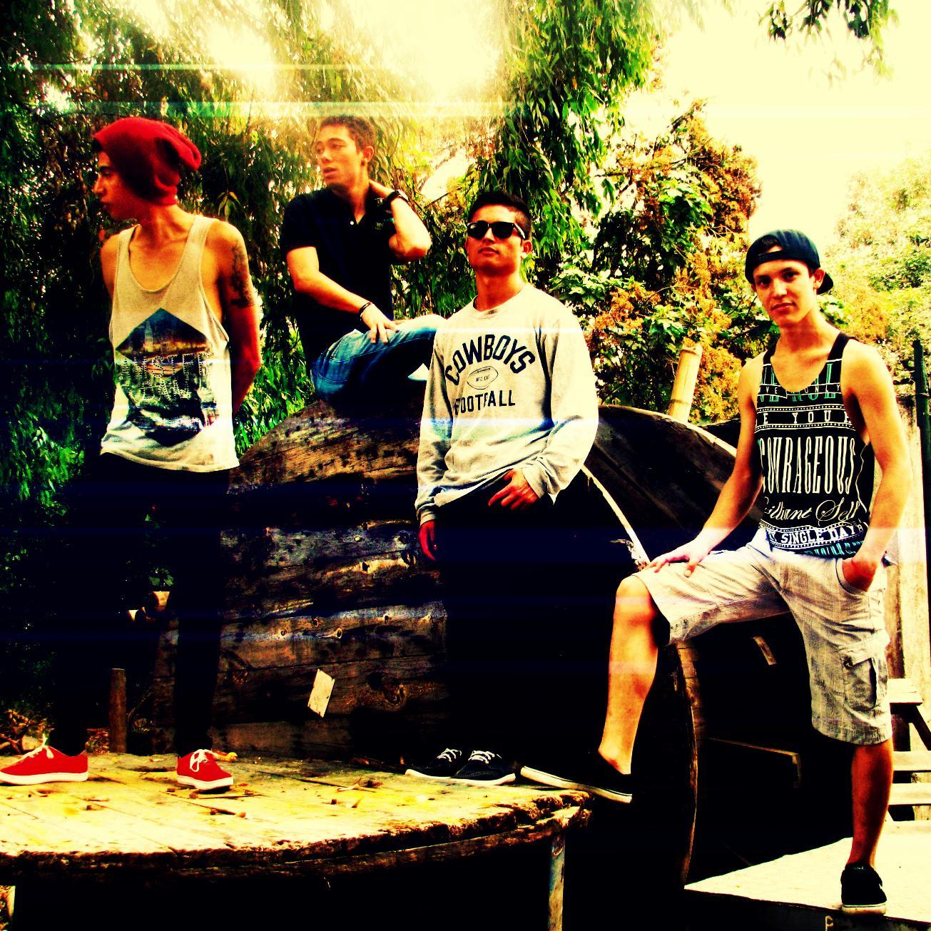 Musico / banda o agrupación Colombiana. contacto: hotelinmars@gmail.com cel:3154234190 -3146538247 !!! Recording our debut EP
