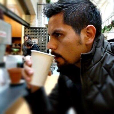 Psicólogo, museólogo, gourmand, bon vivant y encantador de gatos. Amo la gente que tiene mas followers que neuronas. //México/DF