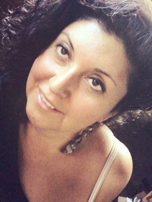 Madre de un bodoke,ya no tan soltera,independiente,trabajolik,idealista y algo loca.