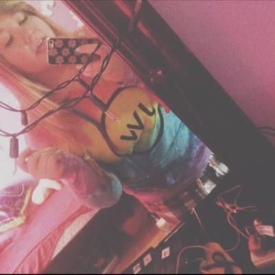 6/12- forever in love with a boy that doesnt know i exsist