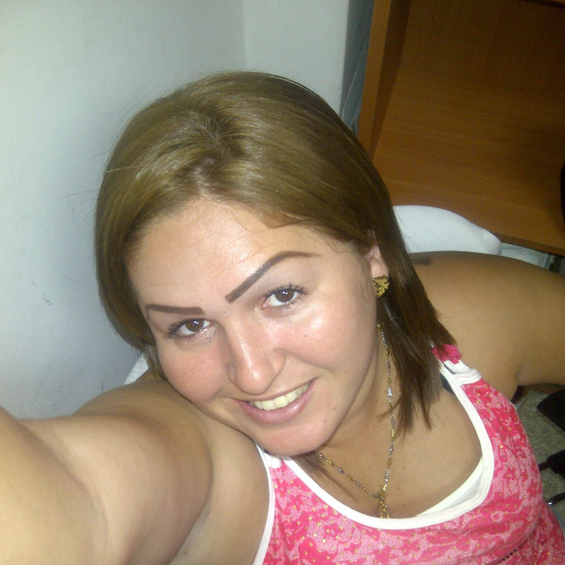 hermosa, soñadora, realista, felizzz y agradecida con Dios por todo lo q me da y amo a mis hijs son todo para mi!!!!!