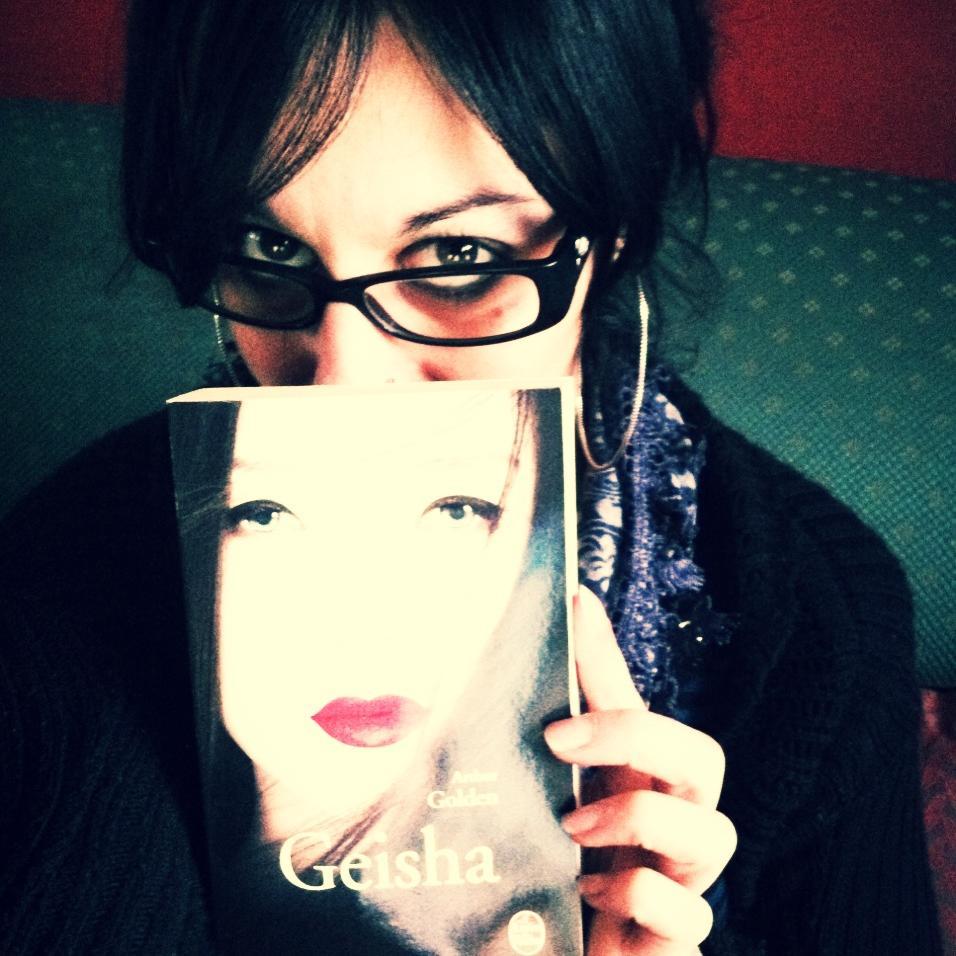 Lectrice, Chroniqueuse, Correctrice...Bref tout simplement passionnée par les mots....