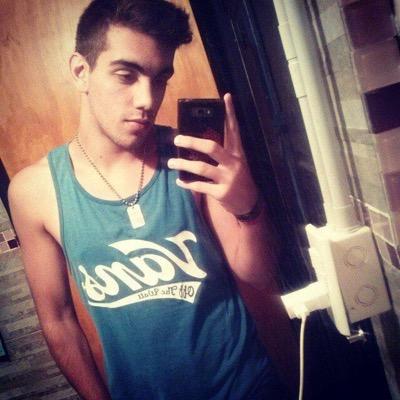 FidelFiman's profile picture. La metafísica es un restaurante en donde le dan treinta mil menús y ningún alimento