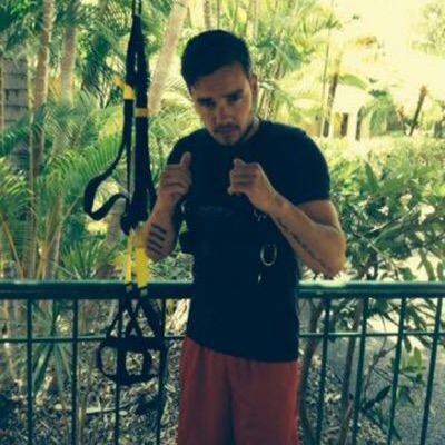 follow @twrkinggstyles bc she gave you this free follow 
dm her for more :)