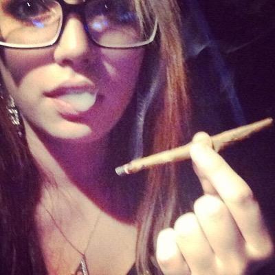 #TeamKUSH LIVE LOUD, FUCK BEING QUIET!! BLAZING WITH: @stonedbabeanon @nemo_blunts (sis)