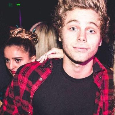 free follow from @the5sosdonut