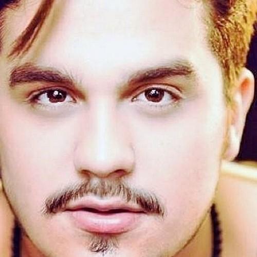 Posso estar longe de vc ficicamente mas o meu desejo de estar ao seu lado me leva até vc. a cada momento sinto a sua falta.Te vivo @luansantana 10/08/2010