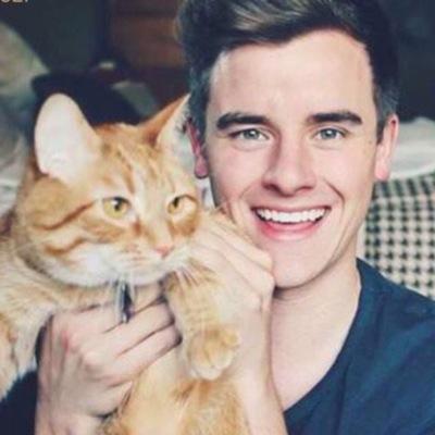 go follow my main account @siredtosterek