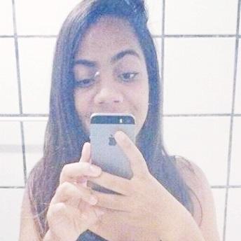 - linda , - sonhadora - feliz - sincera - odiadaporalgunaspessoasquesóteminveja - amada por quem se parece comigo.   -  take you ♡♫