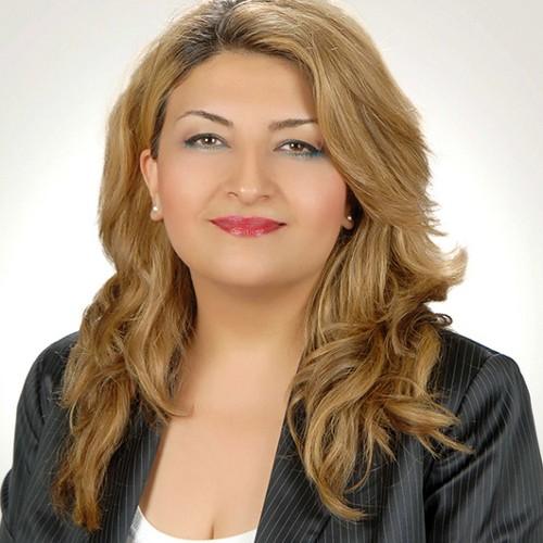 İşletme Lisans Mezunu,
İleri Seviye Astroloji eğitimi aldı.
Astroart School of Astrology Mezunu, 
Reiki Master, AKUT Üyesi, Yoga sever, Beyinsiz sevmez...