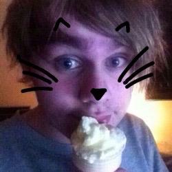 air-guitaring to fall out boy. pizza and cats are life. always follow back