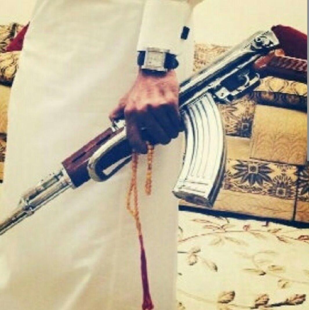 عليك بالصدقة ولو بالقليل فإنها تطفئ الخطيئة وتسر القلب وتذهب الهم وتزيد في الرزق .