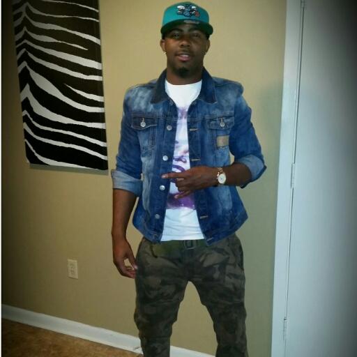 Yea its me.... 

IG: @_breyon21                   becoming a better man /G\