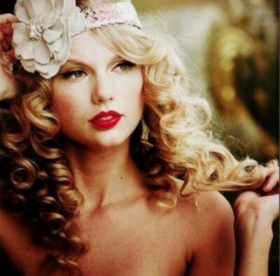 mother @rosalie_cullen6 im a singer. but i also a model