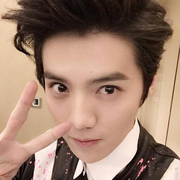 Annyeong haseyo  i'm K pop fanatics like , Exo, Nuest,  B1A4, Mblaq, APink,Boyfriend, Miss A, BTOB and SHInee:). what's your name?Friend followback po!