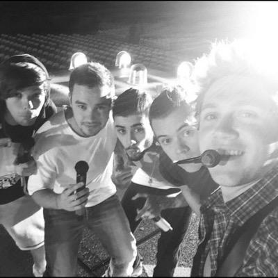 please follow @insatiablehoran !!!!!!!!!!!!!!!!