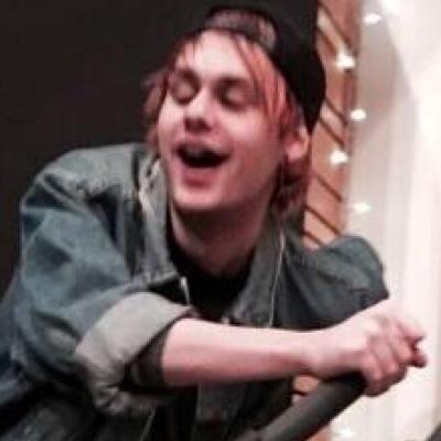 free follow from @kidakidaa if you want a follow back you can ask for it