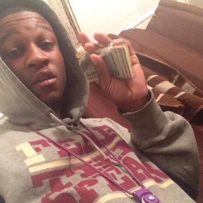 Youngin EightHunnid Deandre On FB Go Add Me !!

•Young .Rich. Gator