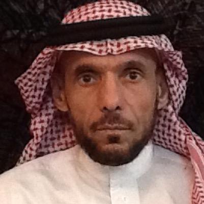 مغرّدٌ في دوح الأدب.