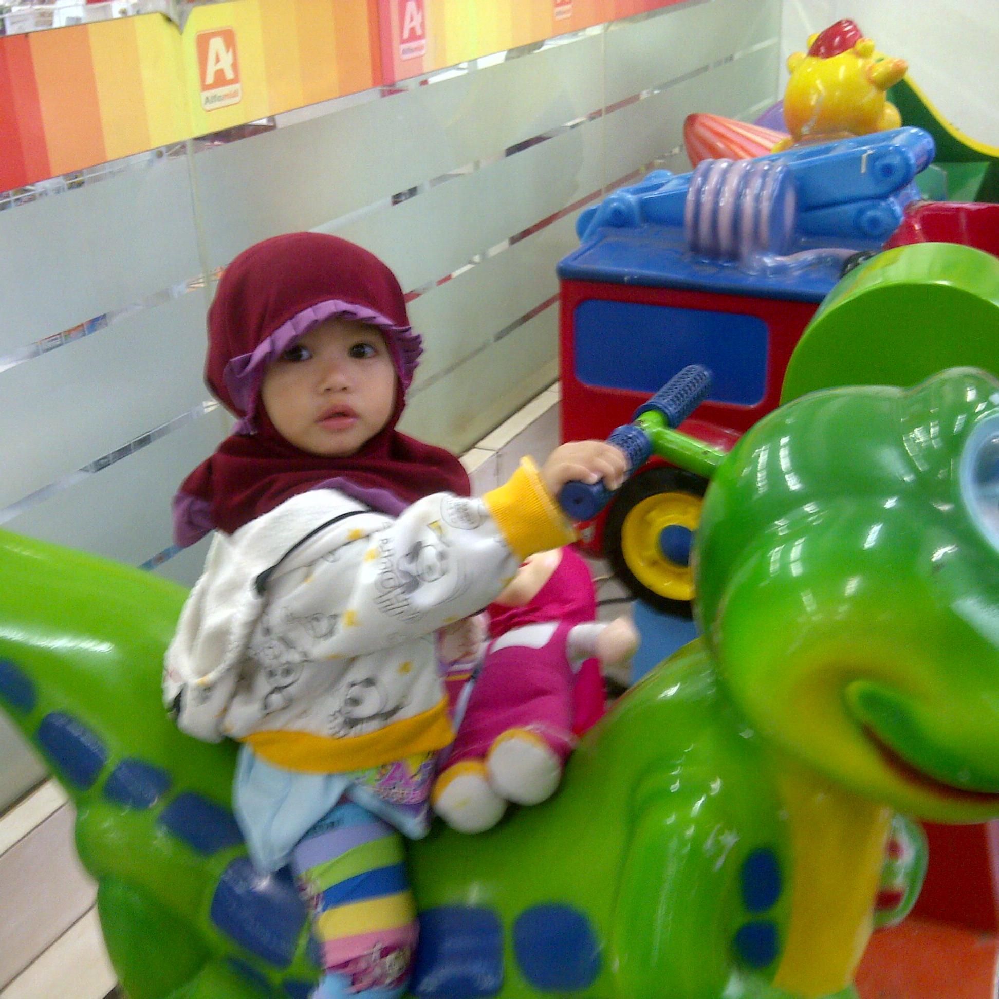 yuliannaps's profile picture. Penulis buku
1. Cahaya Ilahi dari Gaza untuk insan atheis 
2. Hidayah Pelipur Cinta 
3. Perjuangan Meminang Bidadari 
4. Aku ingin berjilbab, tapi...